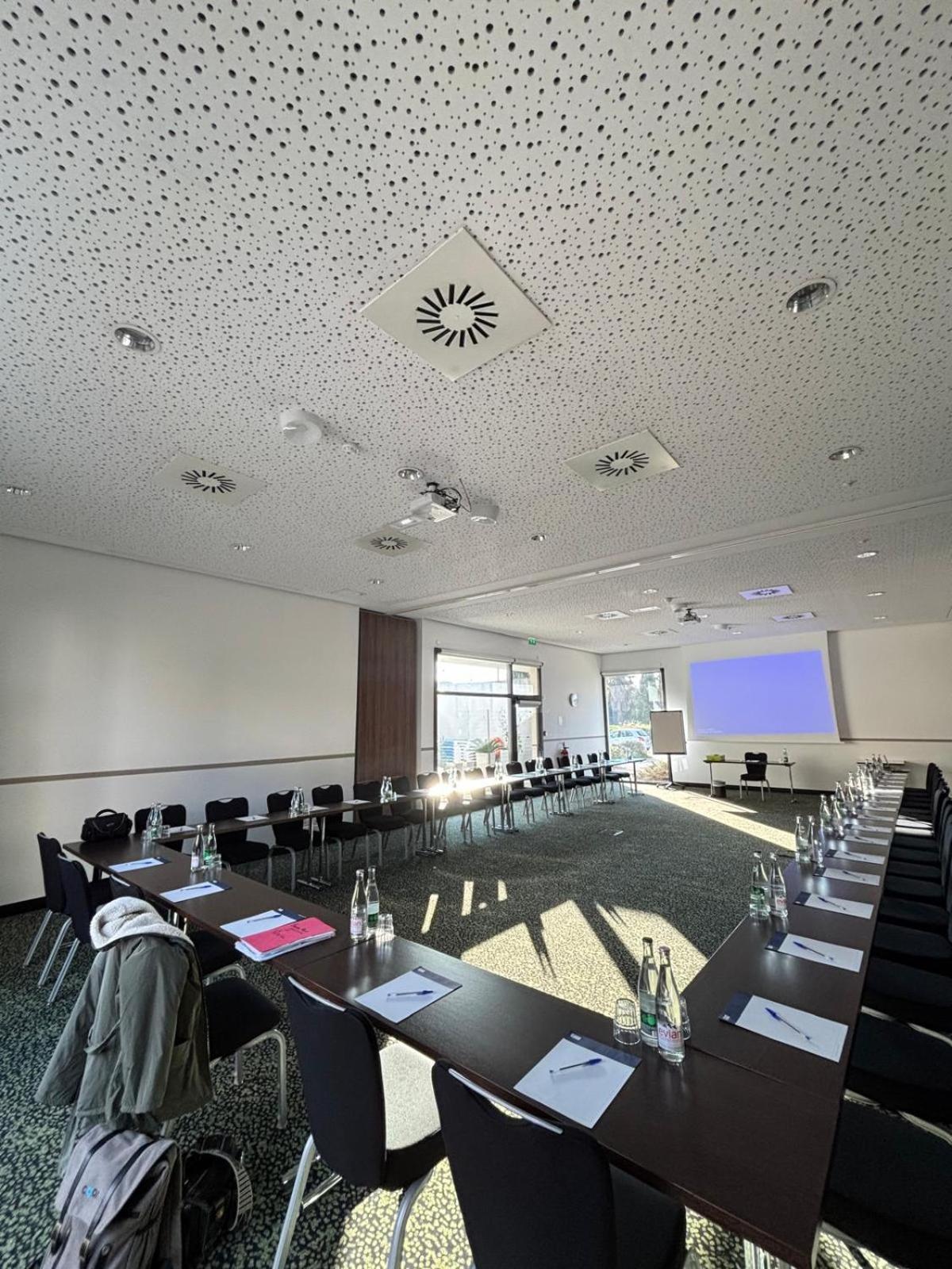 Hotel Express - Odysseum By Ihg 3*
